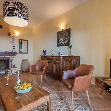 Bella Vista Apartment *